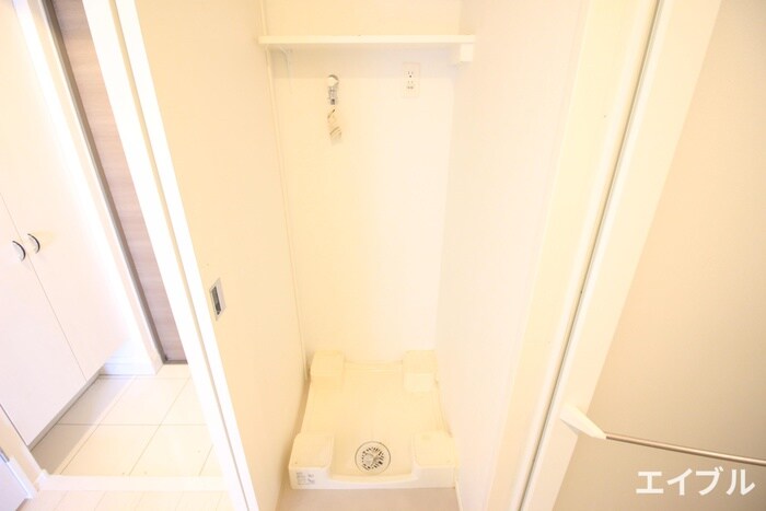 物件内観写真12　(洗濯機置場)