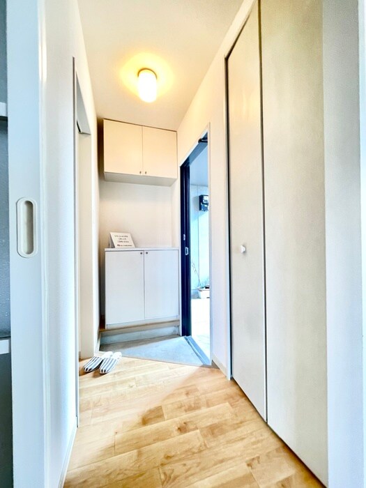 物件内観写真7　(玄関)