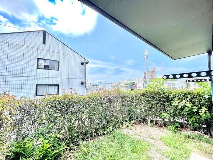 物件内観写真8　(室内からの展望)