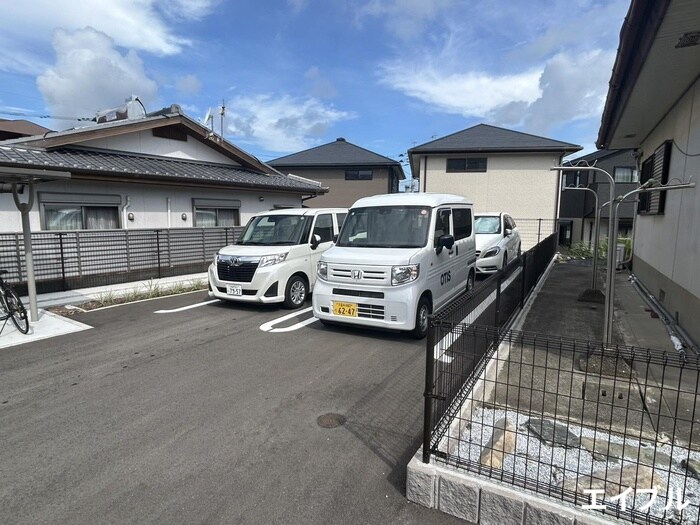 物件外観写真5　(駐車場)