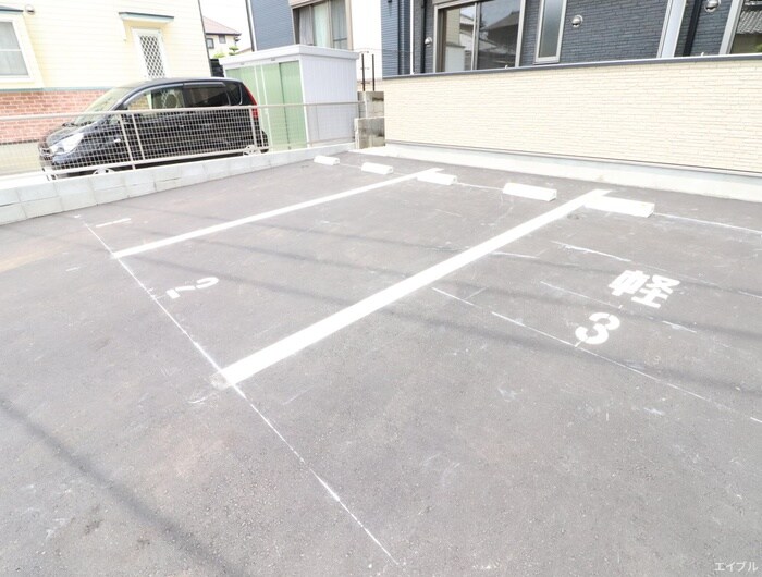 物件外観写真4　(駐車場)
