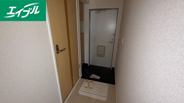 物件内観写真13　(玄関)