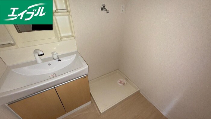 物件内観写真15　(洗濯機置場)