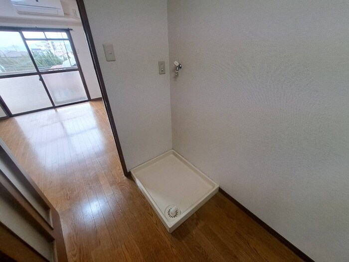 物件内観写真9　(洗濯機置場)