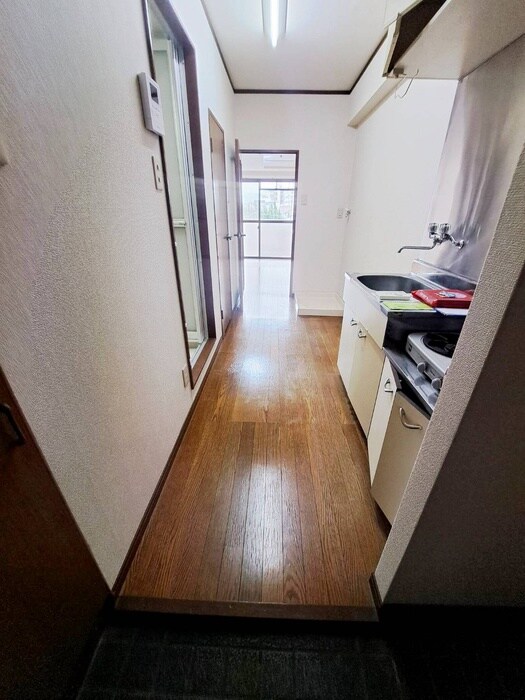 物件内観写真11　(玄関)