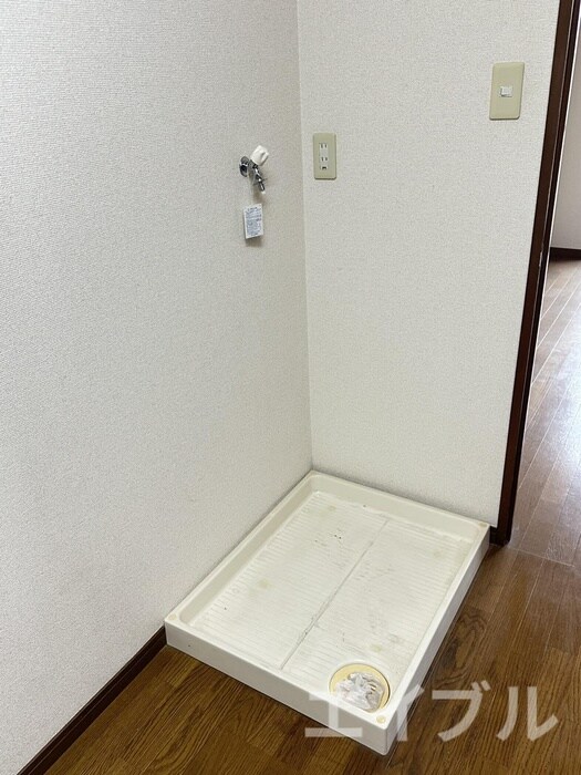 物件内観写真11　(洗濯機置場)