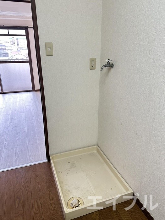 物件内観写真11　(洗濯機置場)