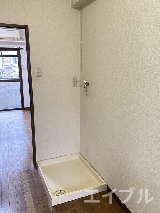 物件内観写真11　(洗濯機置場)