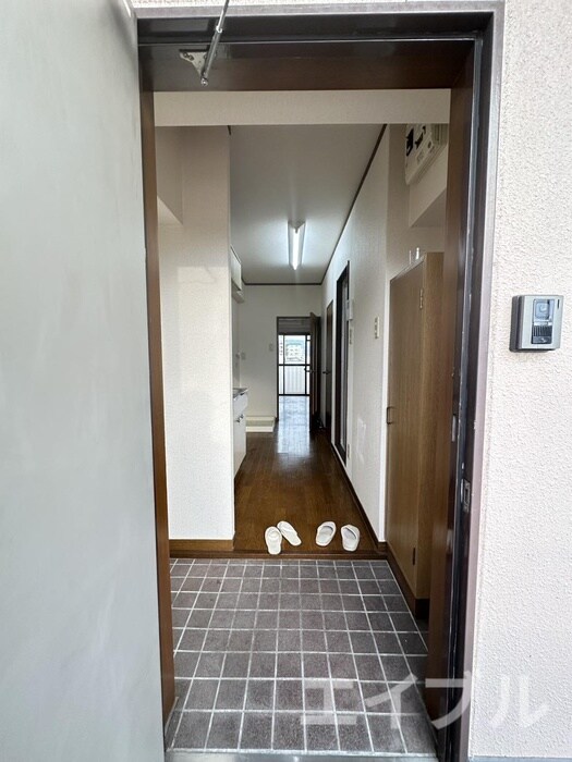 物件内観写真12　(玄関)