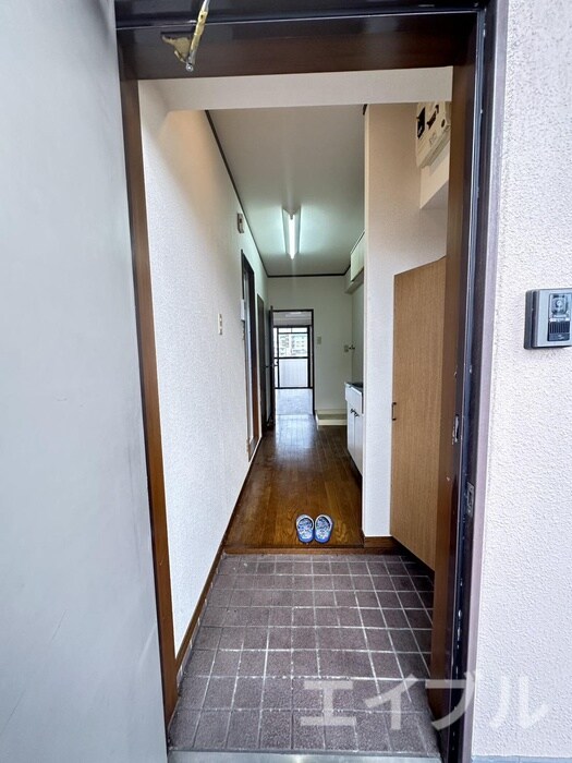 物件内観写真12　(玄関)
