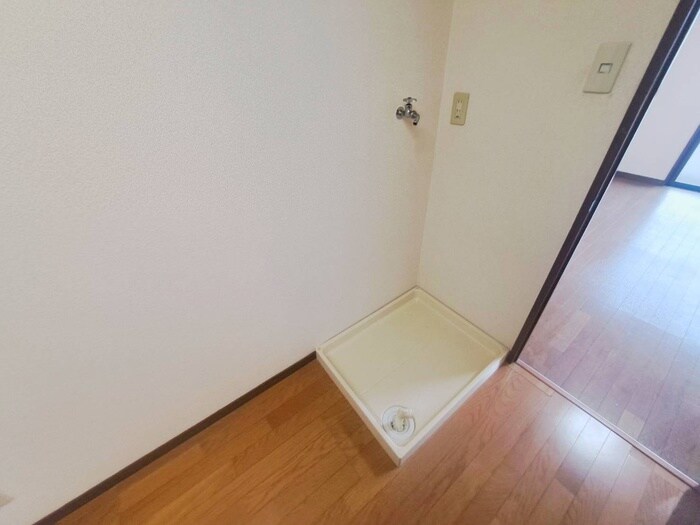 物件内観写真13　(洗濯機置場)