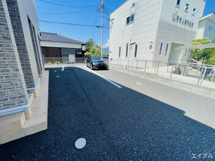 物件外観写真5　(駐車場)