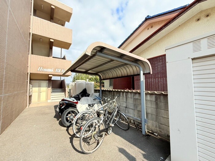 物件外観写真2　(駐輪場)