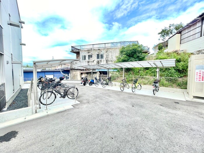 物件外観写真3　(駐輪場)