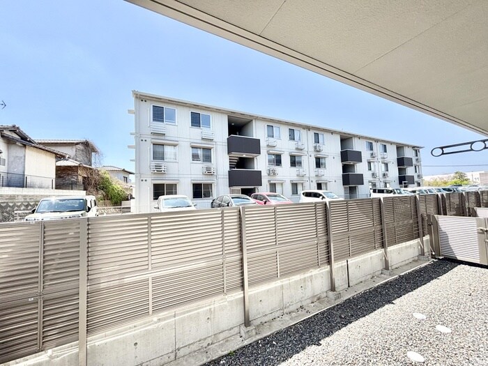 物件内観写真12　(室内からの展望)