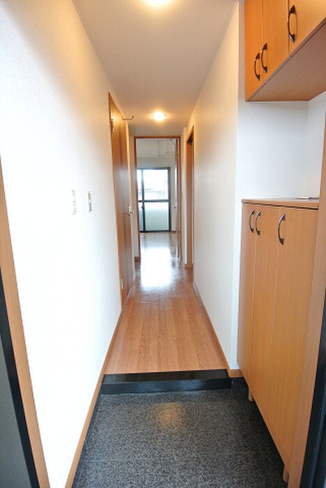 物件内観写真7　(玄関)