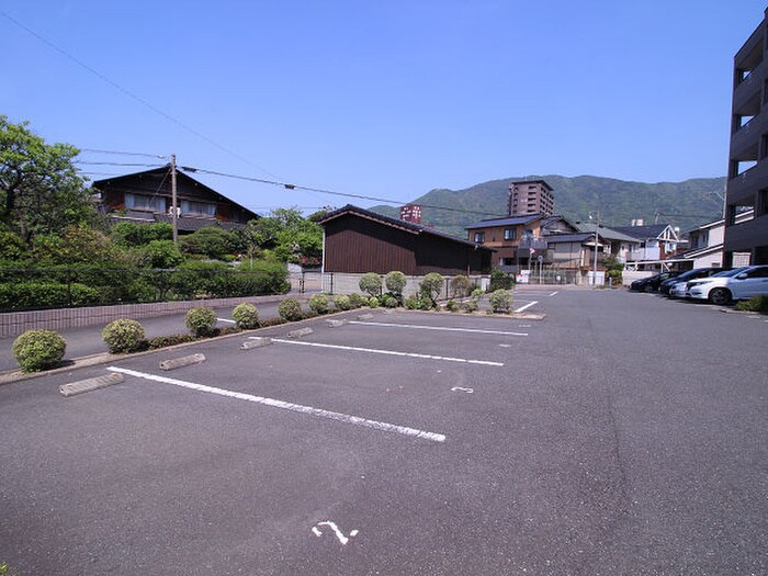 物件外観写真4　(駐車場)