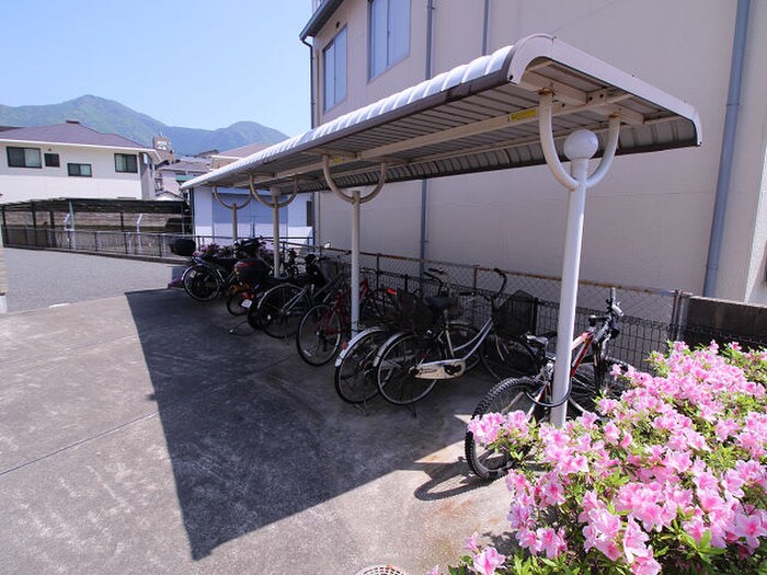 物件外観写真5　(駐輪場)