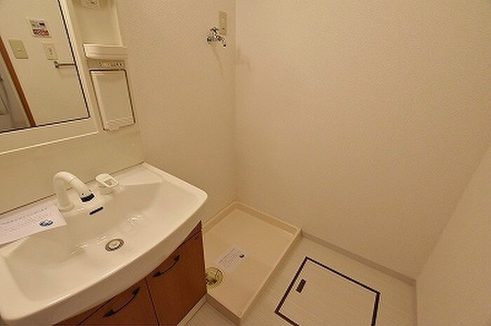 物件内観写真16　(洗濯機置場)