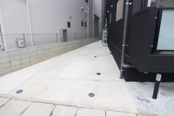 物件外観写真5　(駐車場)