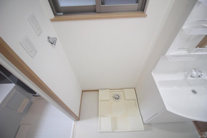 物件内観写真14　(洗濯機置場)