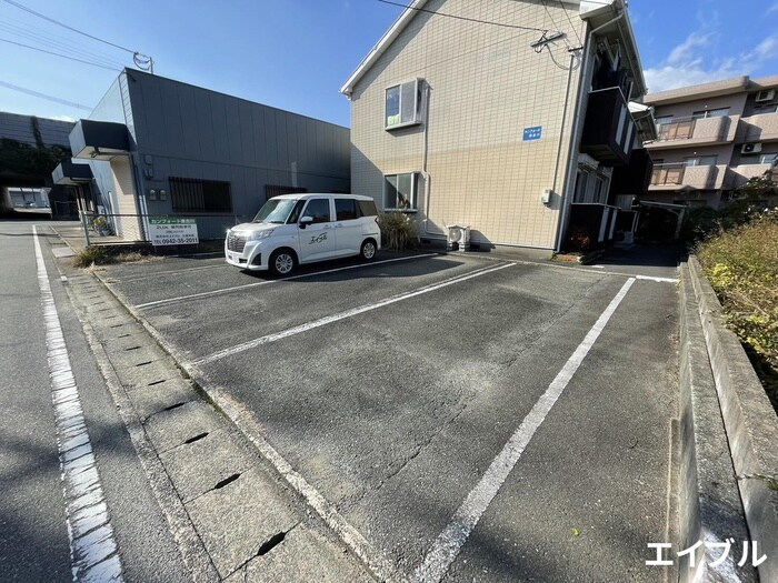 物件外観写真2　(駐車場)