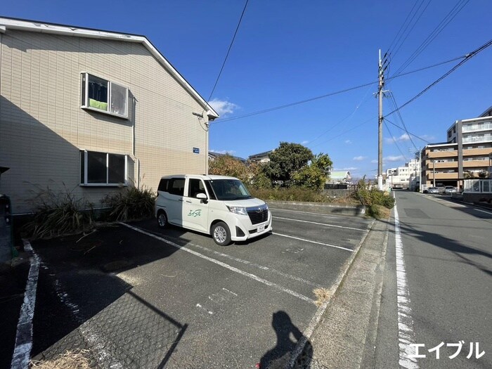 物件外観写真3　(駐車場)