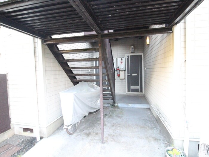 物件外観写真4　(エントランス部分)