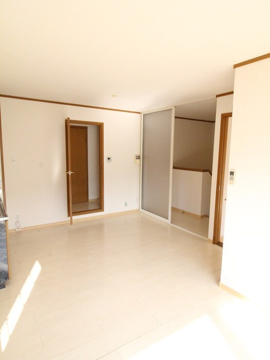 物件内観写真4　(居室)