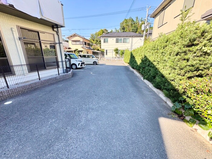 物件外観写真2　(駐車場)