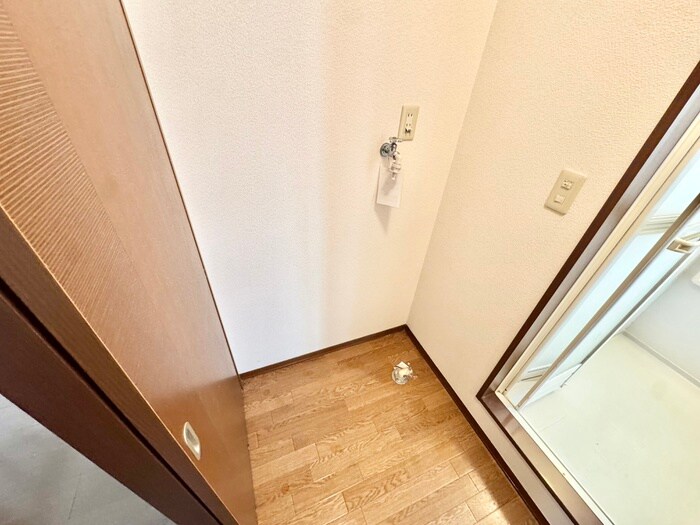 物件内観写真8　(洗濯機置場)