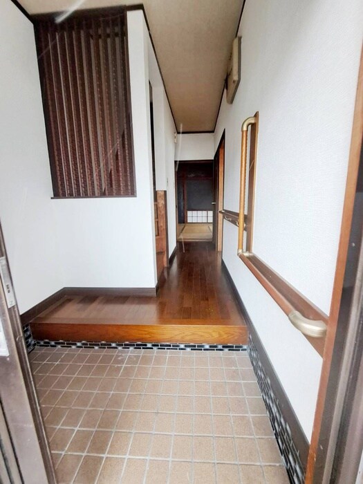 物件内観写真6　(玄関)