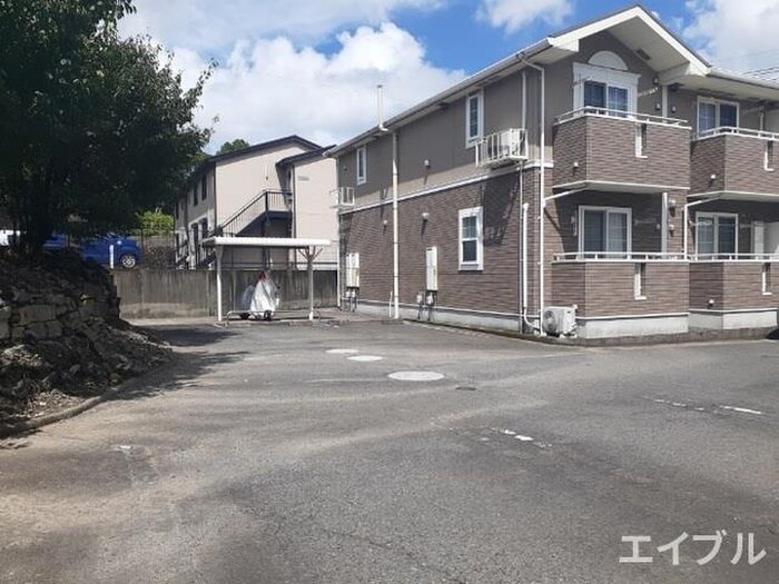 物件外観写真2　(駐車場)