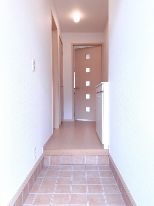物件内観写真8　(玄関)