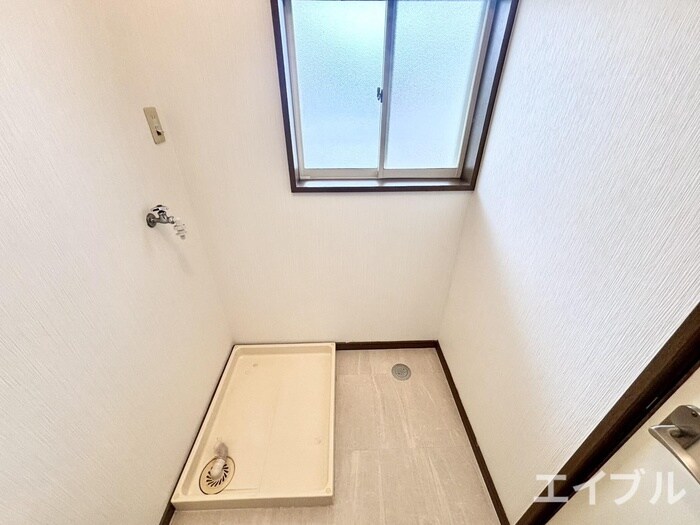 物件内観写真14　(洗濯機置場)