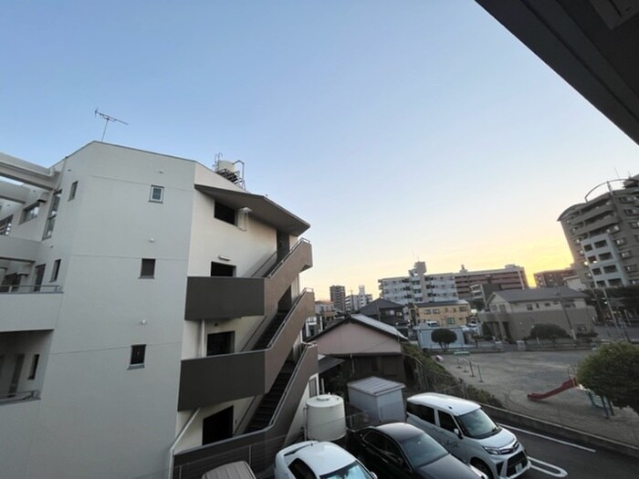 物件内観写真16　(室内からの展望)