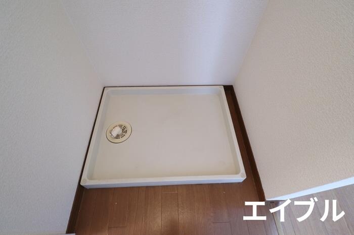 物件内観写真16　(洗濯機置場)