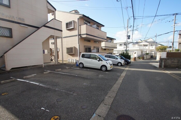 物件外観写真5　(駐車場)