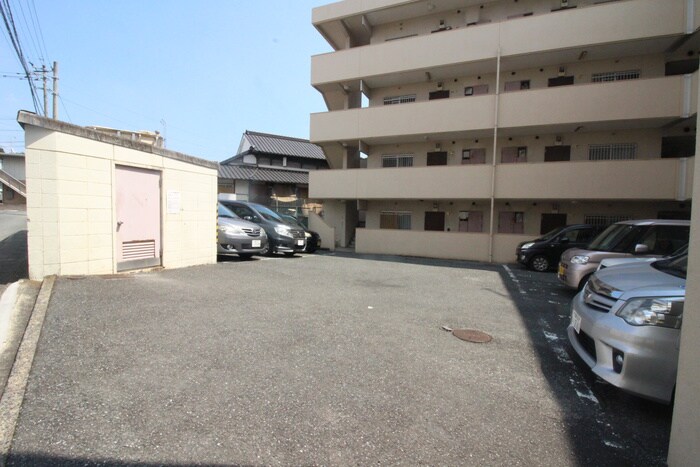 物件外観写真3　(駐車場)