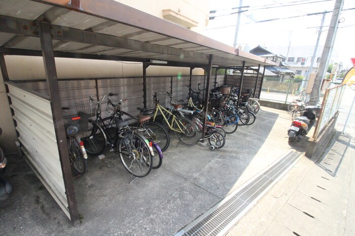 物件外観写真4　(駐輪場)