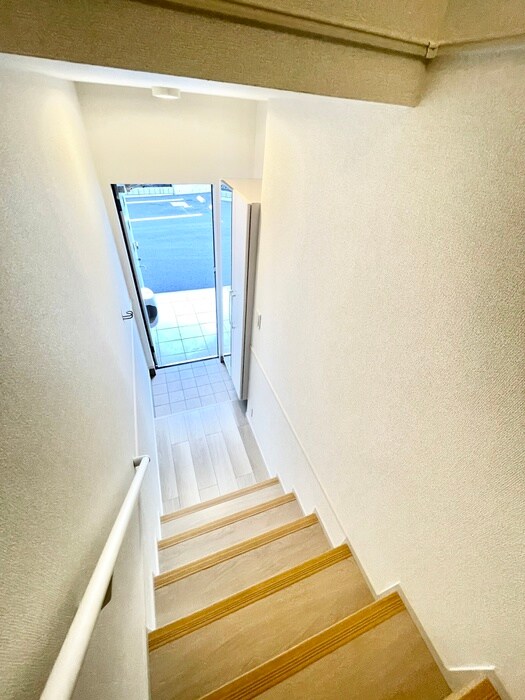 物件内観写真13　(玄関)