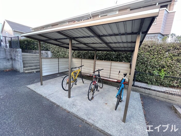 物件外観写真4　(駐輪場)