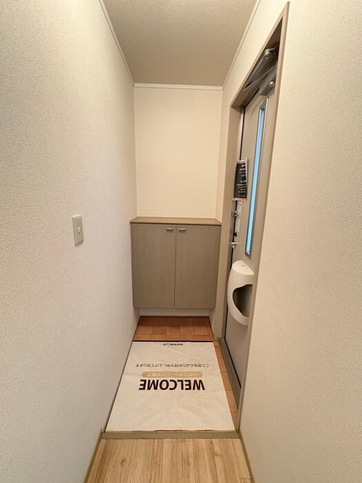 物件内観写真16　(玄関)