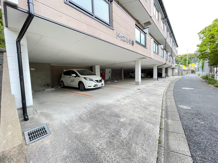 物件外観写真2　(駐車場)