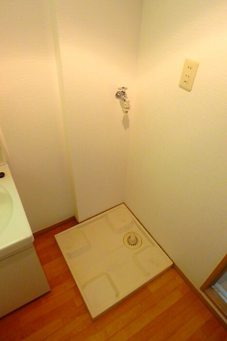 物件内観写真11　(洗濯機置場)