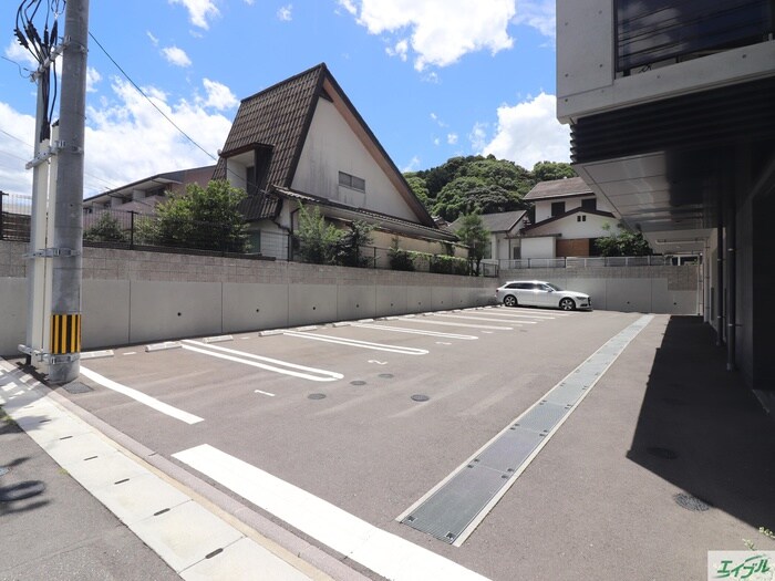 物件外観写真4　(駐車場)