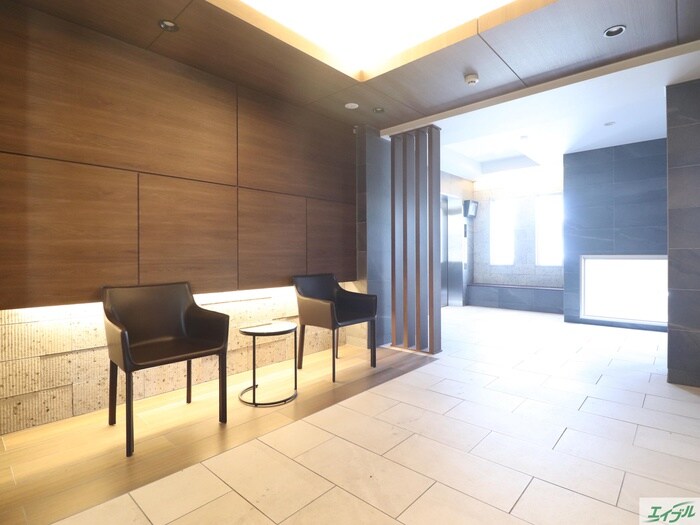 物件外観写真5　(エントランス部分)