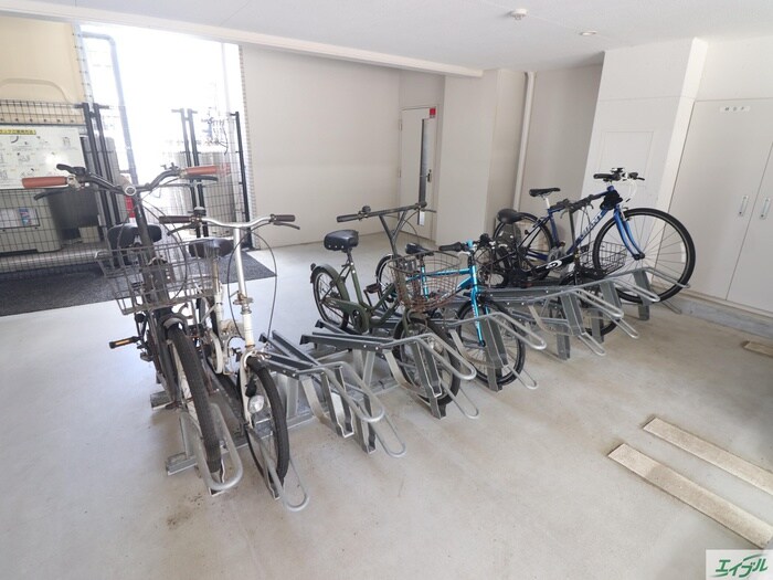 物件外観写真6　(駐輪場)