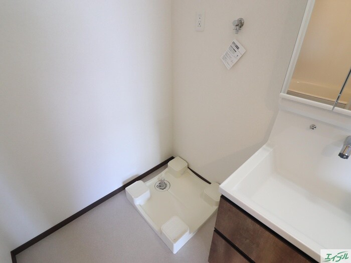 物件内観写真13　(洗濯機置場)