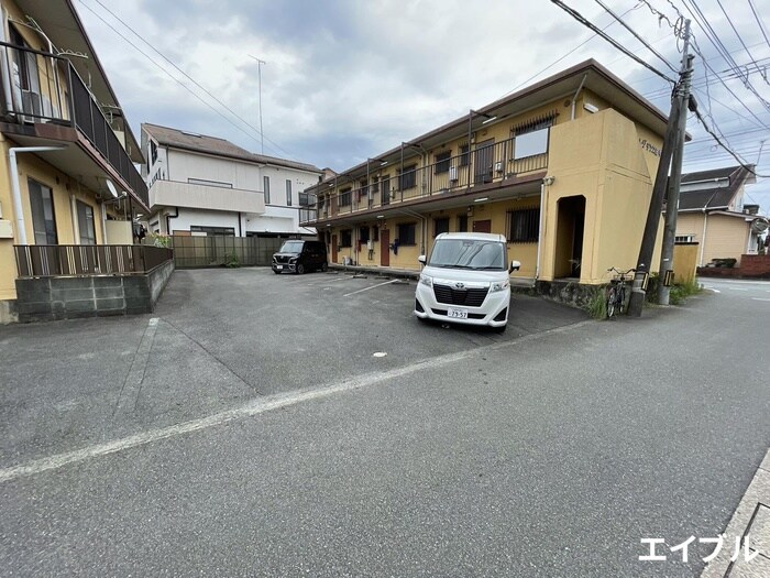 物件外観写真5　(駐車場)